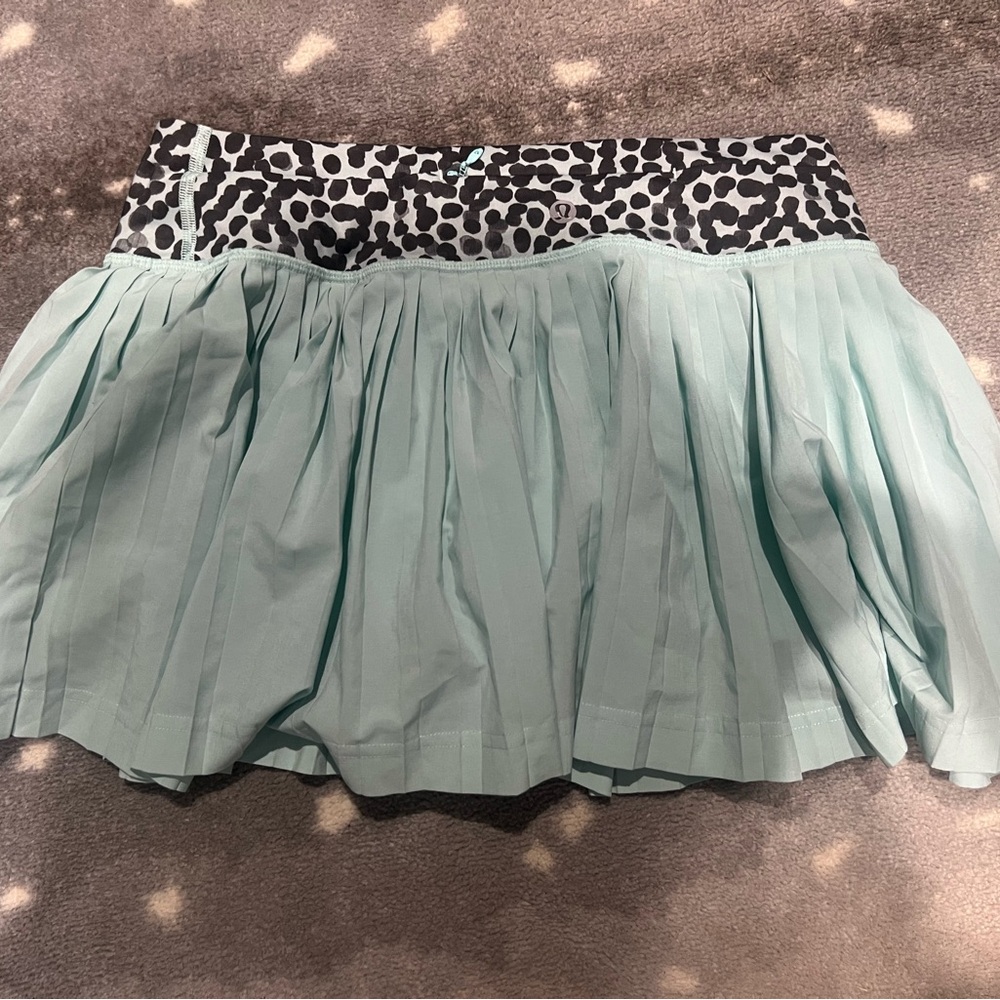 Lululemon Athletica Mint Green Mini Skirt with Animal Print Waistband